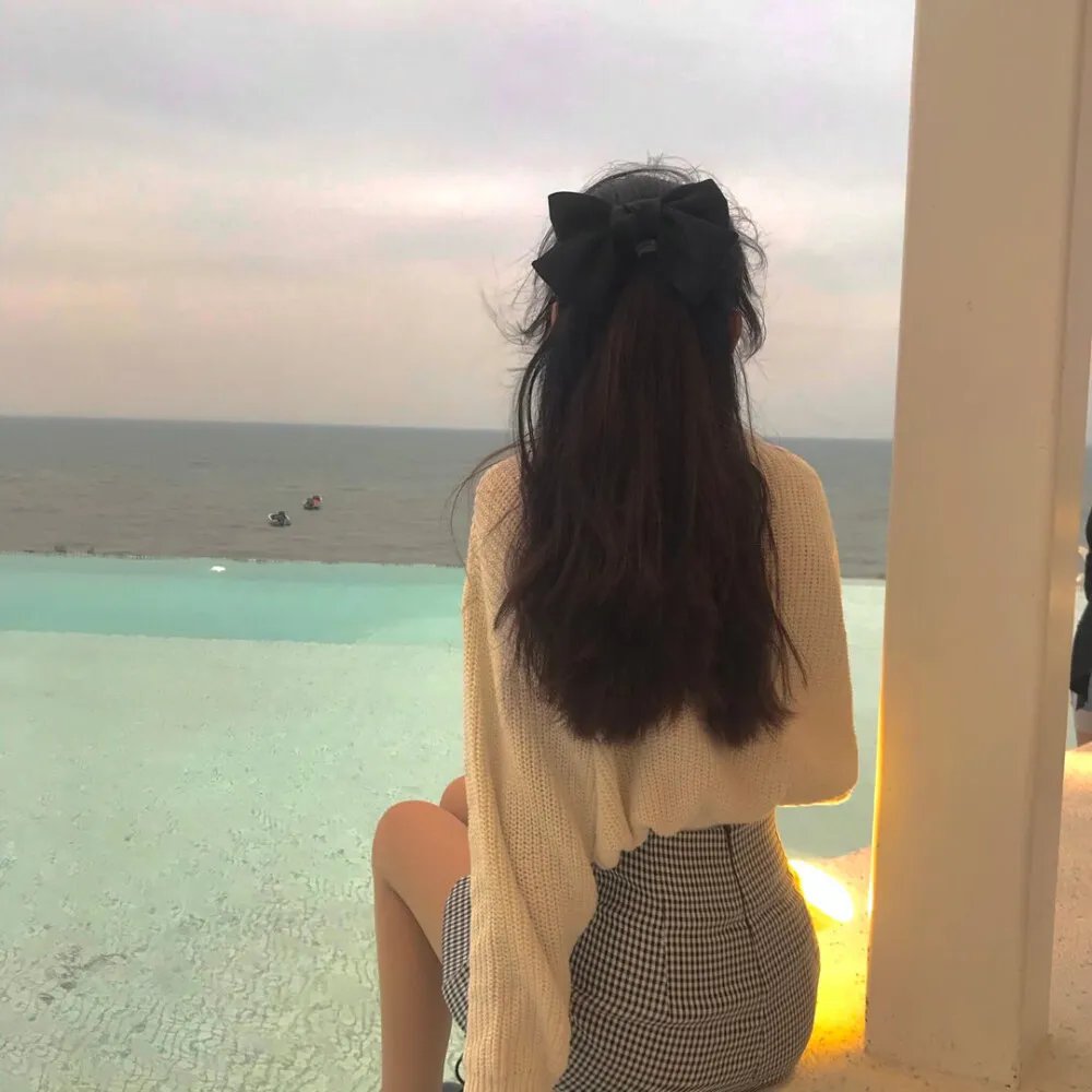 年轻女孩爱过来